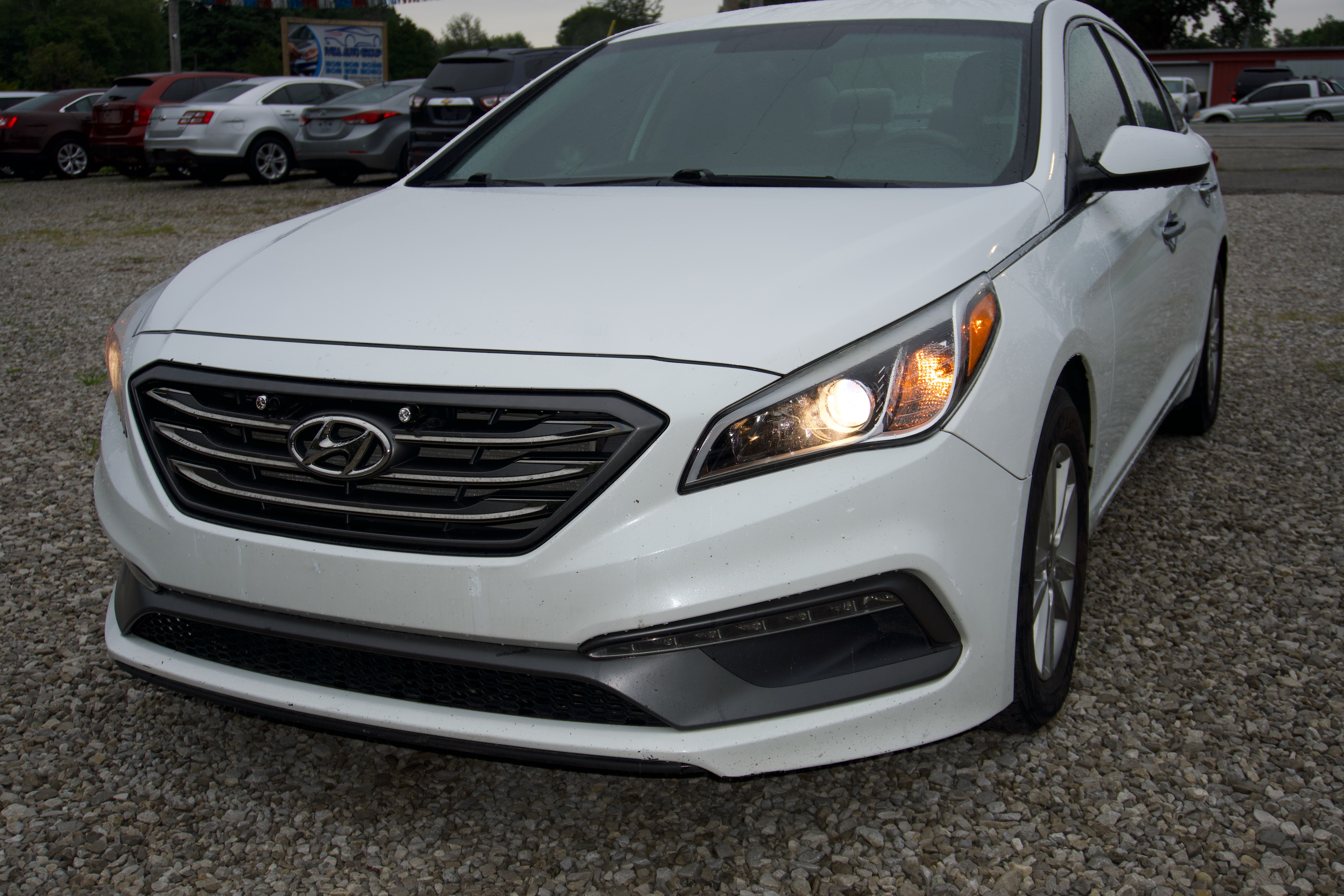 2016 Hyundai Sonata SE dashboard and front interior