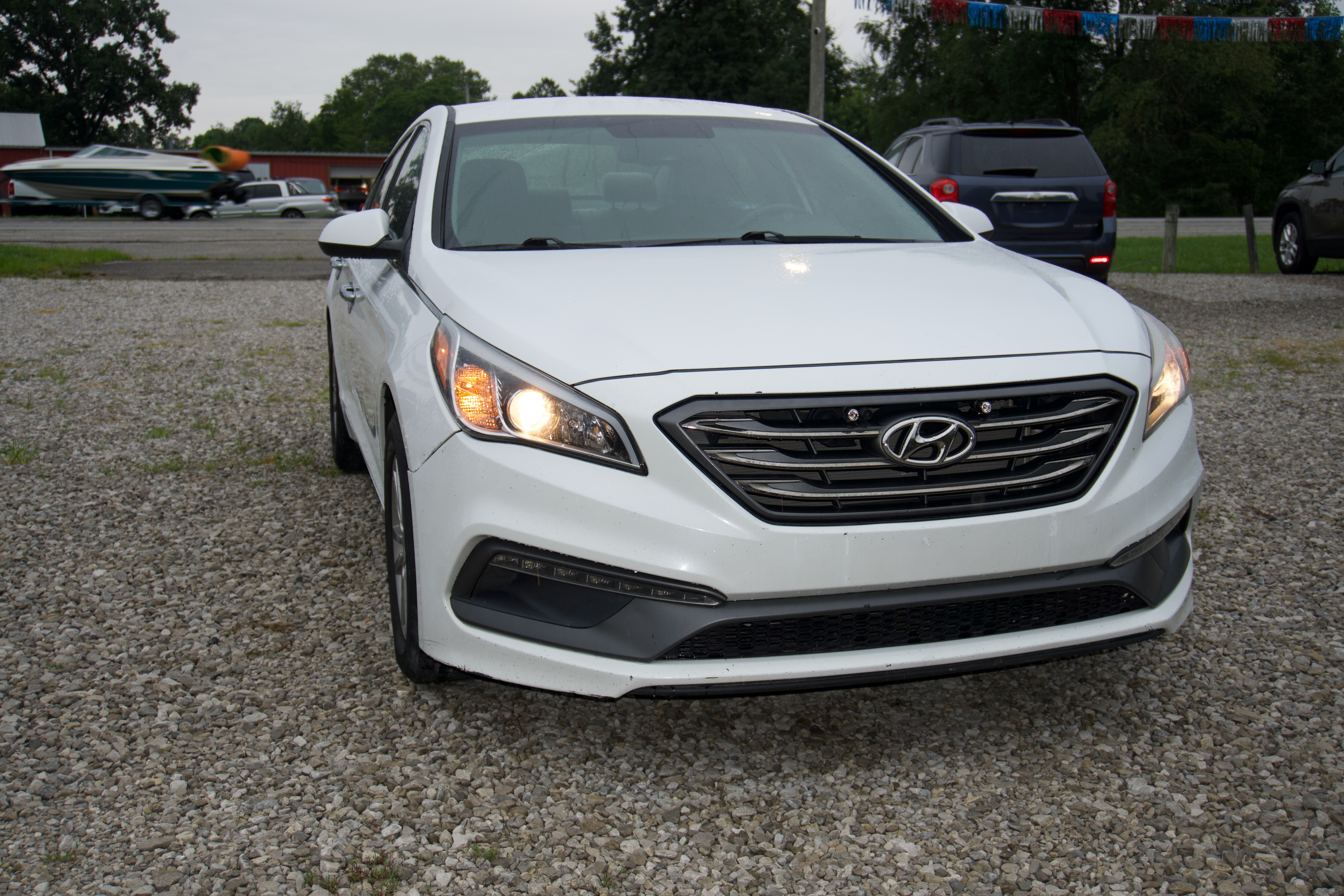 2016 Hyundai Sonata SE dashboard and center console